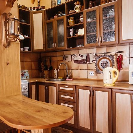 Apartment Na Shevchenka 3 Lviv Kültér fotó